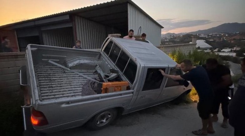 Alanya'da otomobil ile kamyonet çarpıştı: 2 yaralı