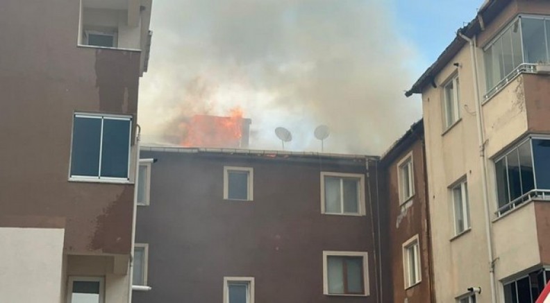 Alevler çatıyı sardı, korku dolu anlar yaşandı