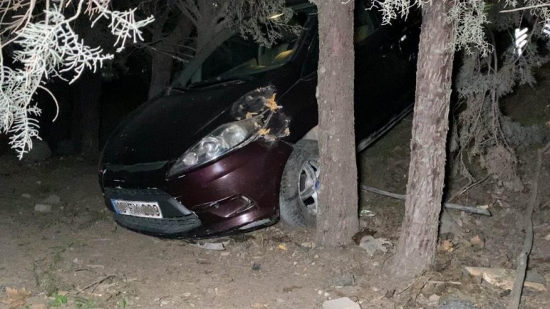 Alışveriş merkezinin bahçesine uçtu