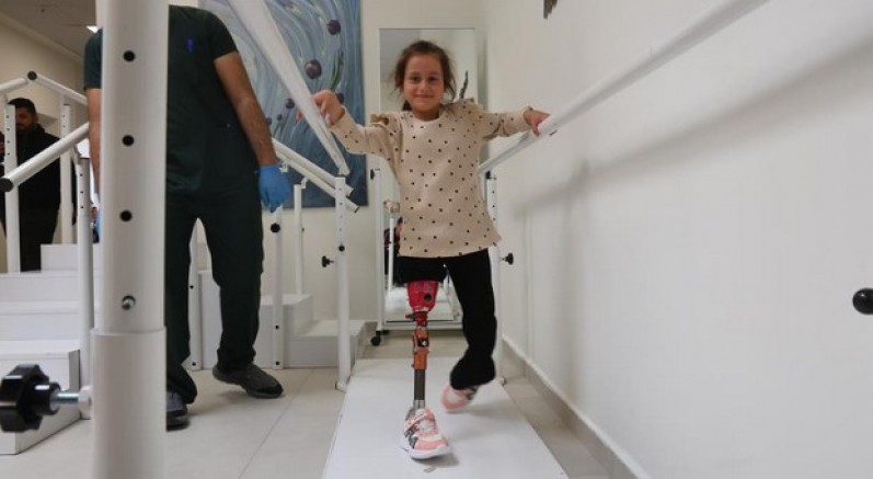 Alkışlar eşliğinde yeni hayatına ilk adımlar