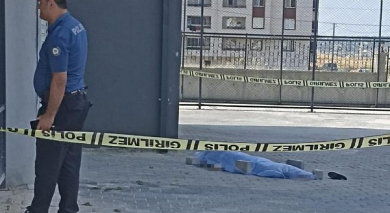 Alzaymır hastası kadın 5. kattan düşerek hayatını kaybetti