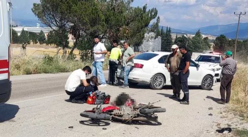 Amasya’da otomobille çarpışan motosikletli hayatını kaybetti