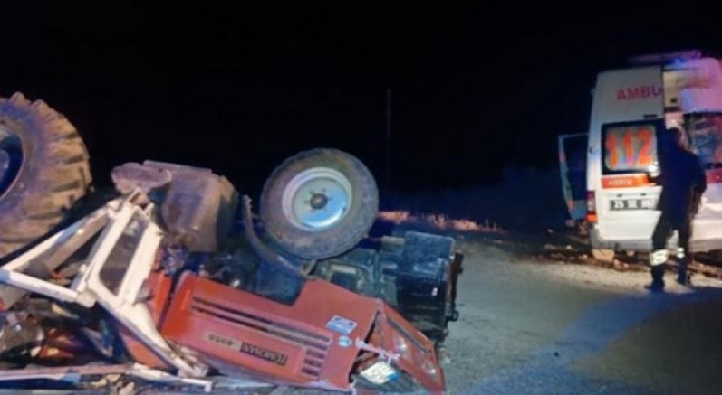 Ambulans traktöre arkadan çarptı: 4 yaralı