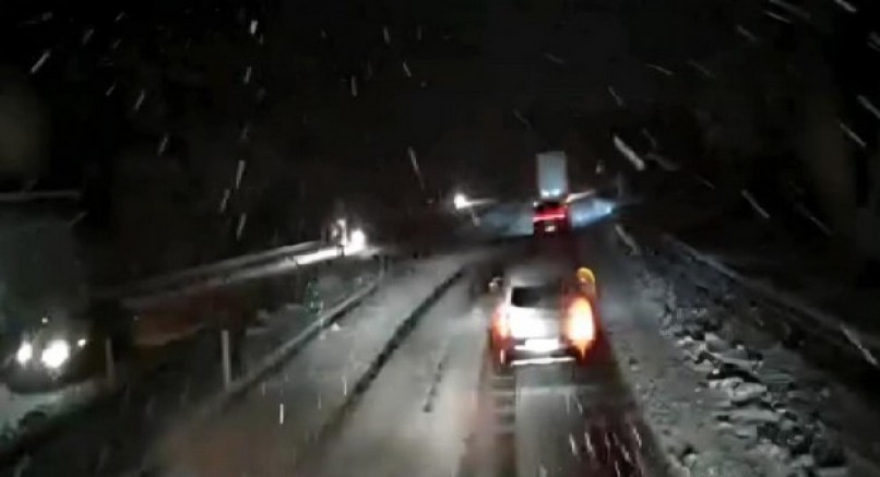 Ani kar yağışı nedeniyle bazı yollar ulaşıma kapatıldı