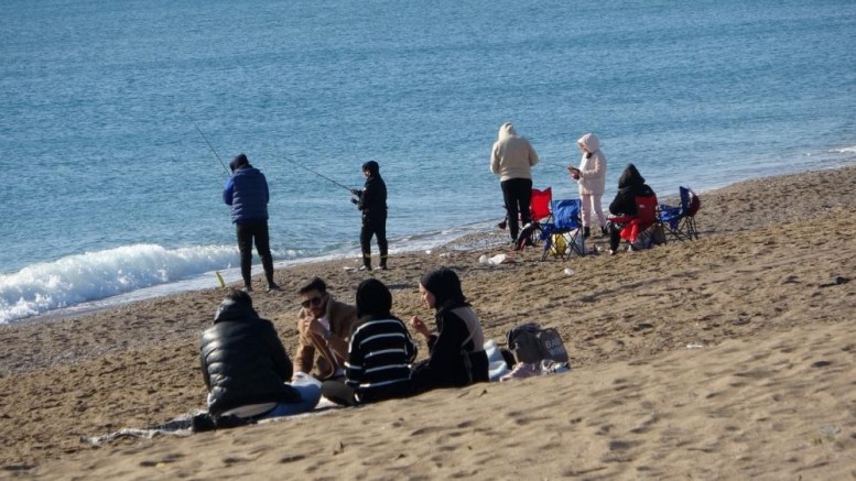Antalya'da vatandaşlar güneşin tadını çıkardı