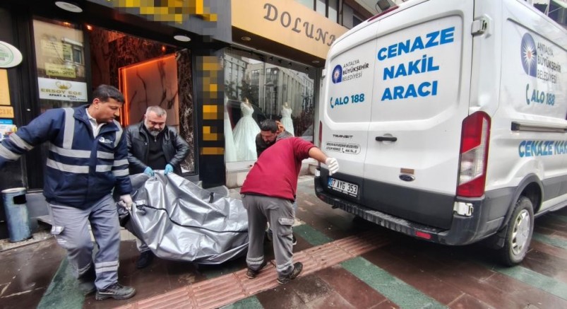 Apart otel odasında ölü bulundu