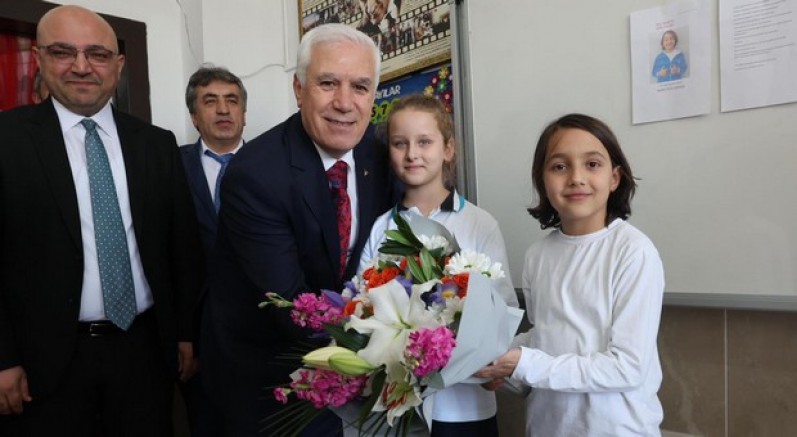 Arkadaşlarına söz verdi, Başkan Bozbey’i sınıfa getirdi