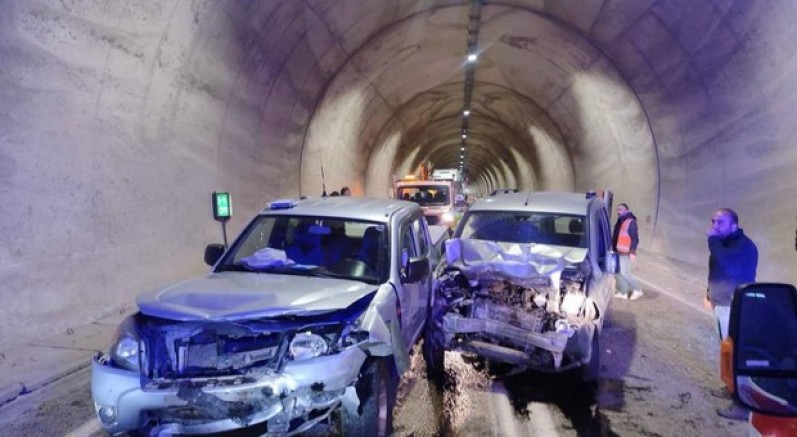 Artvin’de tünelde kaza: 7 yaralı