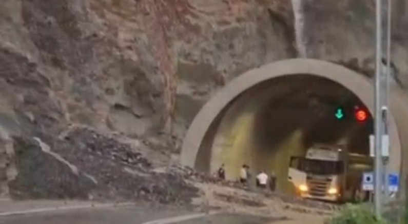 Artvin-Erzurum karayolu ulaşıma kapandı