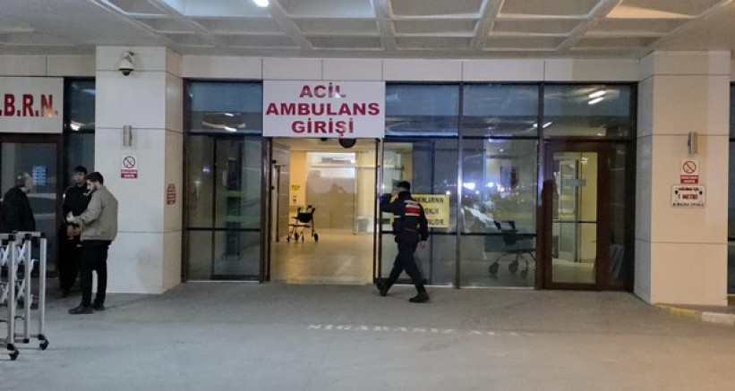 Askeri araç duvara çarptı: 2 yaralı