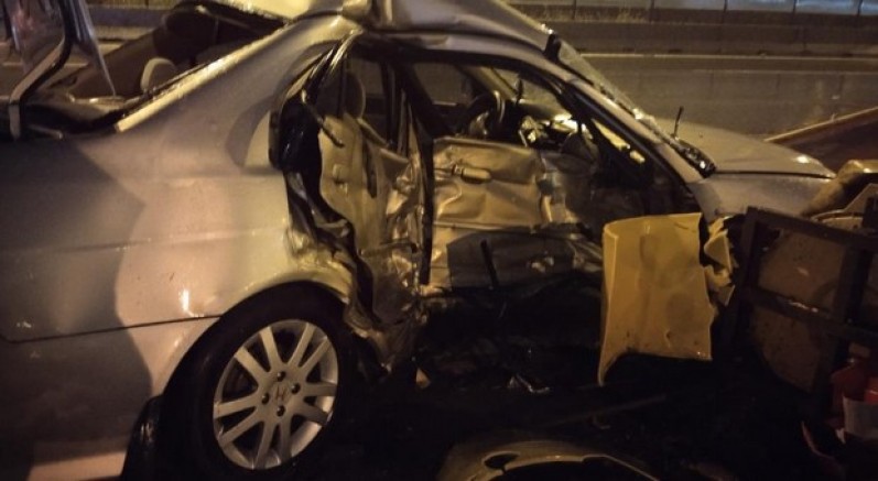 Ataşehir’de bariyerlere ok gibi saplandı: 1 Ağır yaralı