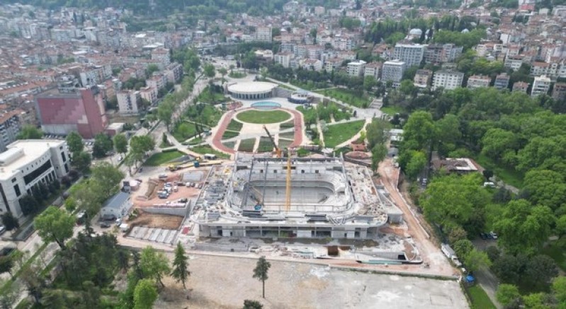 Atatürk Spor Salonu hızla yükseliyor