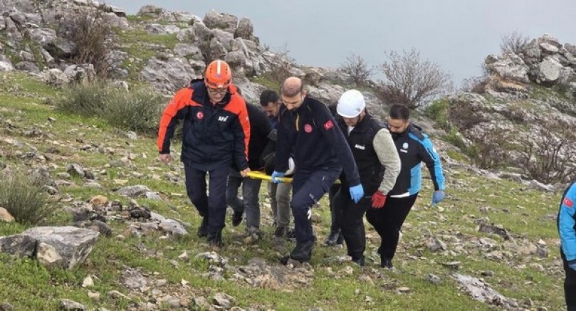 Atıyla birlikte kayalıklara yuvarlanan genç ağır yaralandı