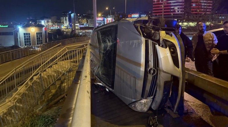 Avcılar E-5 yan yolda kaza: 2 yaralı