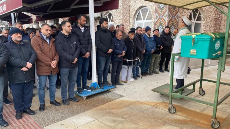 Baba ve oğlu gözyaşları arasında toprağa verildi
