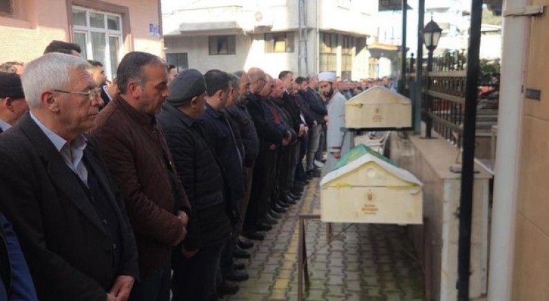 Baba ve oğlu son yolculuğuna uğurlandı