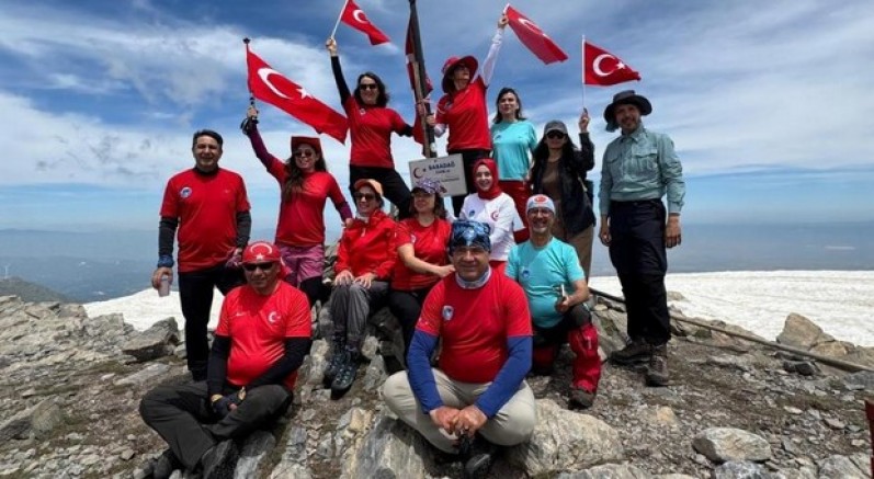 Babadağ’ın zirvesinde 19 Mayıs coşkusu
