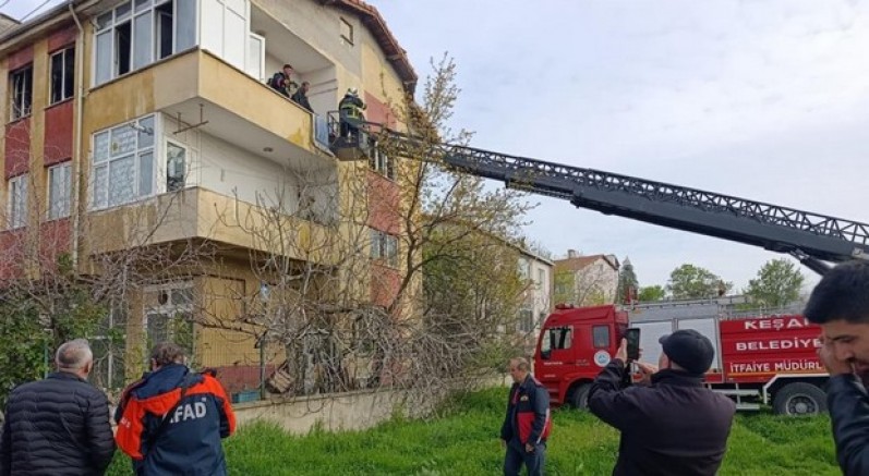 Babasını arayıp "evi yaktım gel" dedi