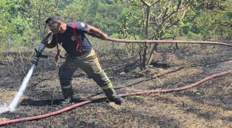 Bahçede çöp yaktı, 4 dönümlük alanı küle çevirdi