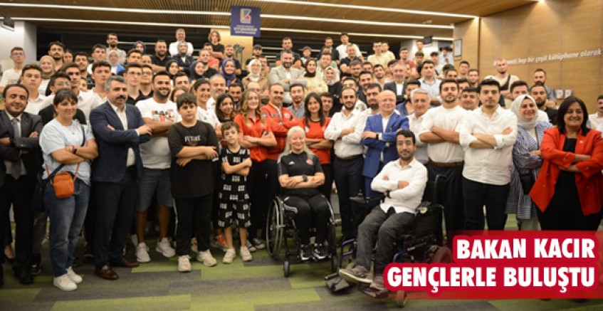 Bakan Kacır gençlerle buluştu