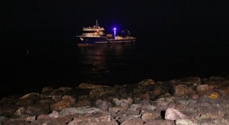 Balıkçı motoru karaya oturdu