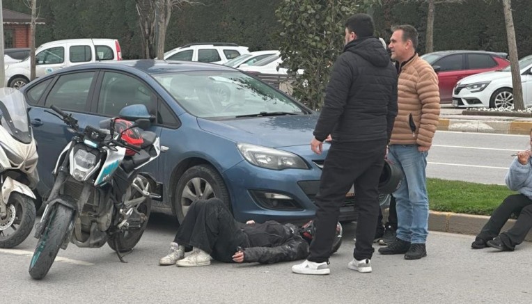 Balıkesir'de otomobil, motosiklete çarptı; 1 yaralı
