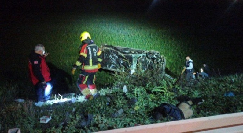 Balıkesir'de otomobil şarampole uçtu: 1 ölü, 5 yaralı