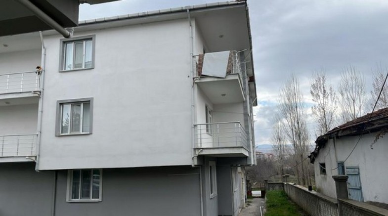 Balkondan düşen Alzaymır hastası hayatını kaybetti