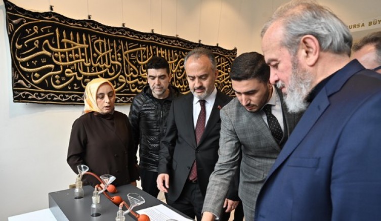 Başkan Aktaş, Kâbe örtüleri sergisini gezdi