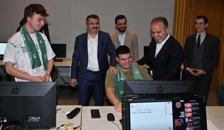 Başkan Aktaş, sahuru gençlerle yaptı