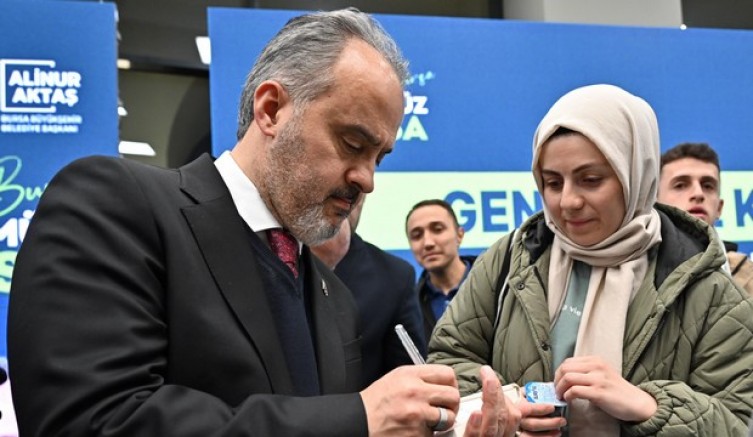 Başkan Aktaş’tan gençlerle sazlı sözlü muhabbet