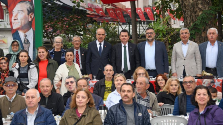 Başkan Aydın vatandaşın sorunlarını dinliyor
