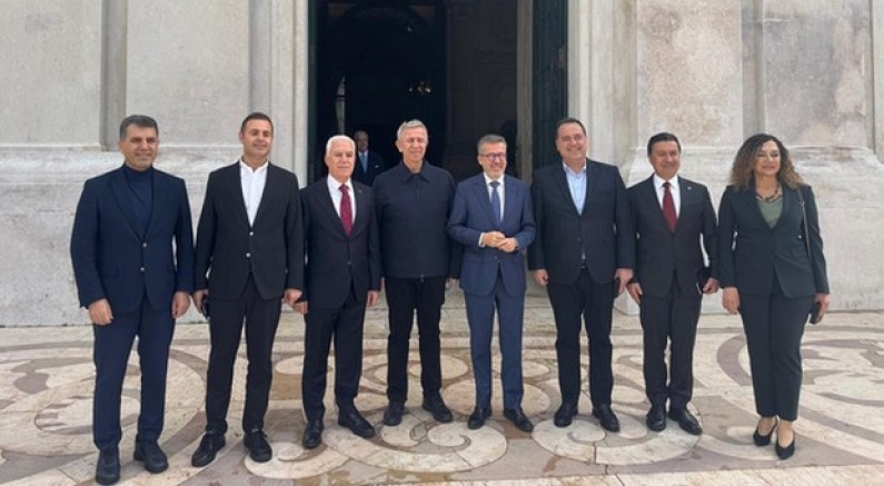 Başkan Bozbey Avrupa'da tarihi kent modelini inceledi