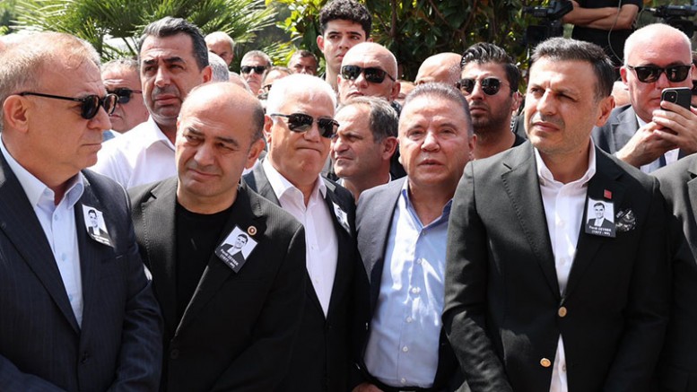 Başkan Bozbey çok üzüldü; Cenazeye katıldı...