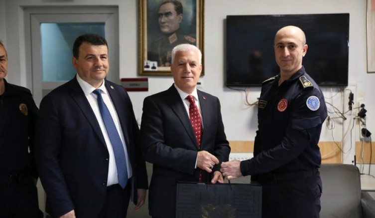Başkan Bozbey'den Büyükşehir çalışanlarına bayram ziyareti