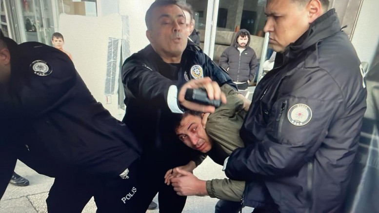 Başkan Bozbey'e saldırmak isteyen kişi eski CHP meclis üyesi