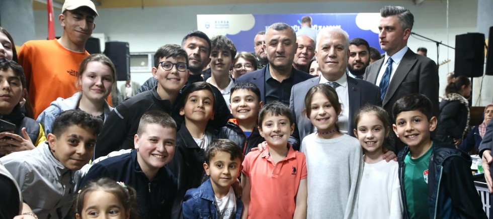 Başkan Bozbey gençlerin yüzünü güldürdü