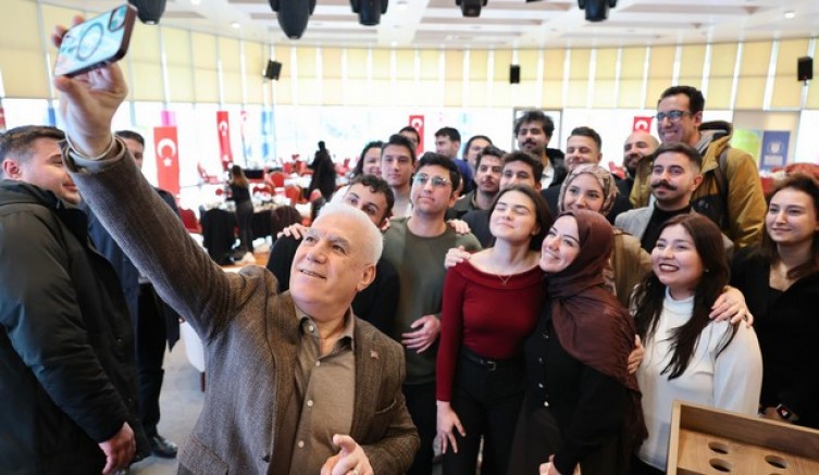 Başkan Bozbey, gençlerle geleceği konuştu