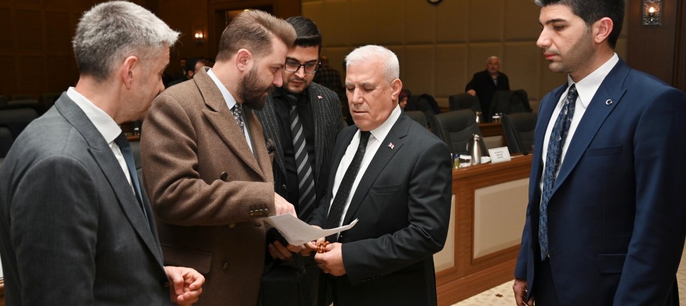 Başkan Bozbey isyan etti;“Öğrencilere süt dağıtmamıza izin verilmedi”