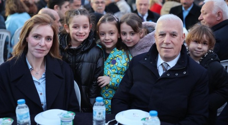 Başkan Bozbey komşularıyla iftar yaptı
