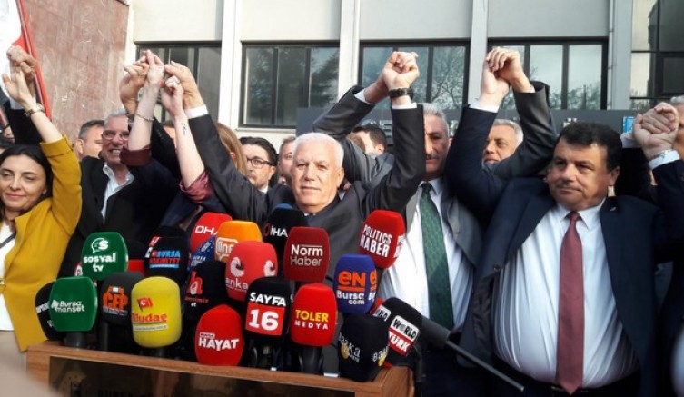 Başkan Bozbey, mazbata teslimiyle mesaiye başladı
