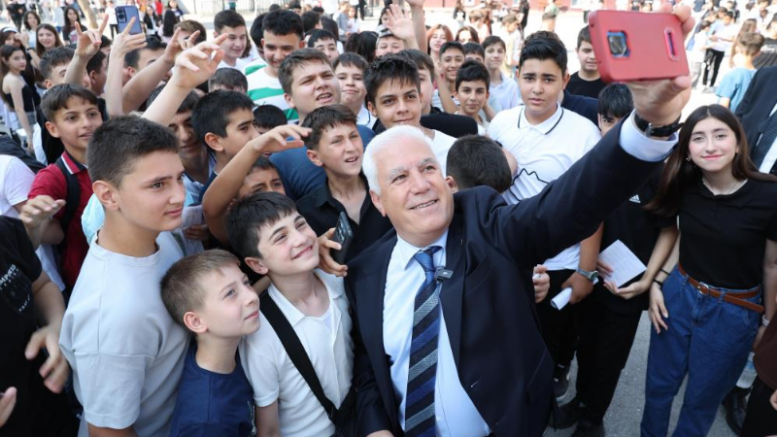 Başkan Bozbey önce tebrik etti sonra öğüt verdi