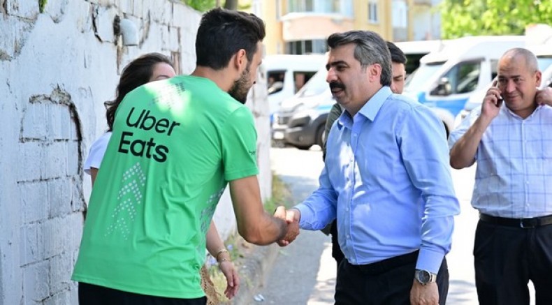 Başkan Oktay Yılmaz, Teleferik Mahallesi’nde esnafla bir araya geldi