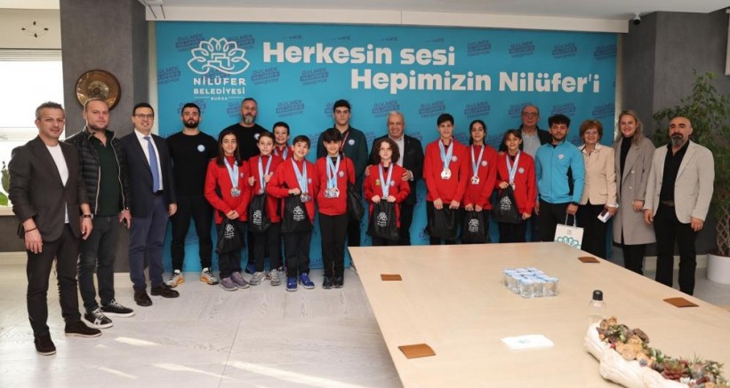 Başkan Özdemir başarılı sporcuları önce kutladı sonra öğüt verdi