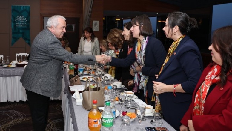 Başkan Şadi Özdemir kadınlarla iftarda buluştu!