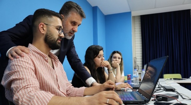 Başkan Vekili Biba öğrencilerle bir araya geldi