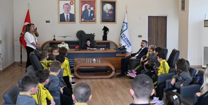 Başkan Yılmaz makamını çocuklara devretti