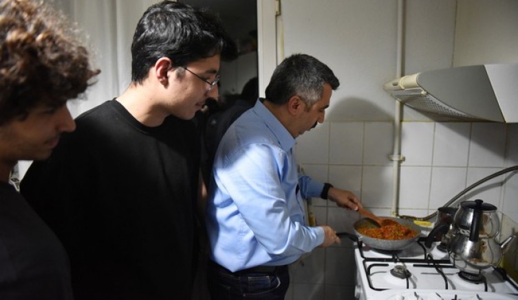 Başkan Yılmaz, sahuru gençlerle yaptı