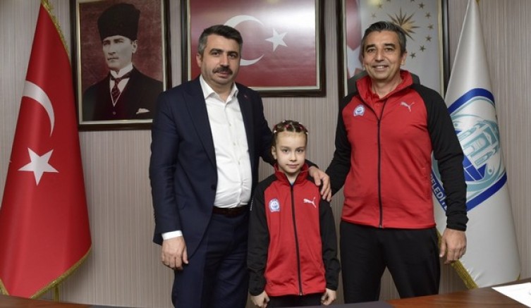 Başkan Yılmaz şampiyonları ağırladı