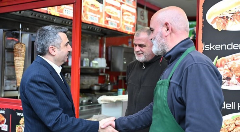 Başkan Yılmaz sokağa indi, halkın taleplerini dinledi